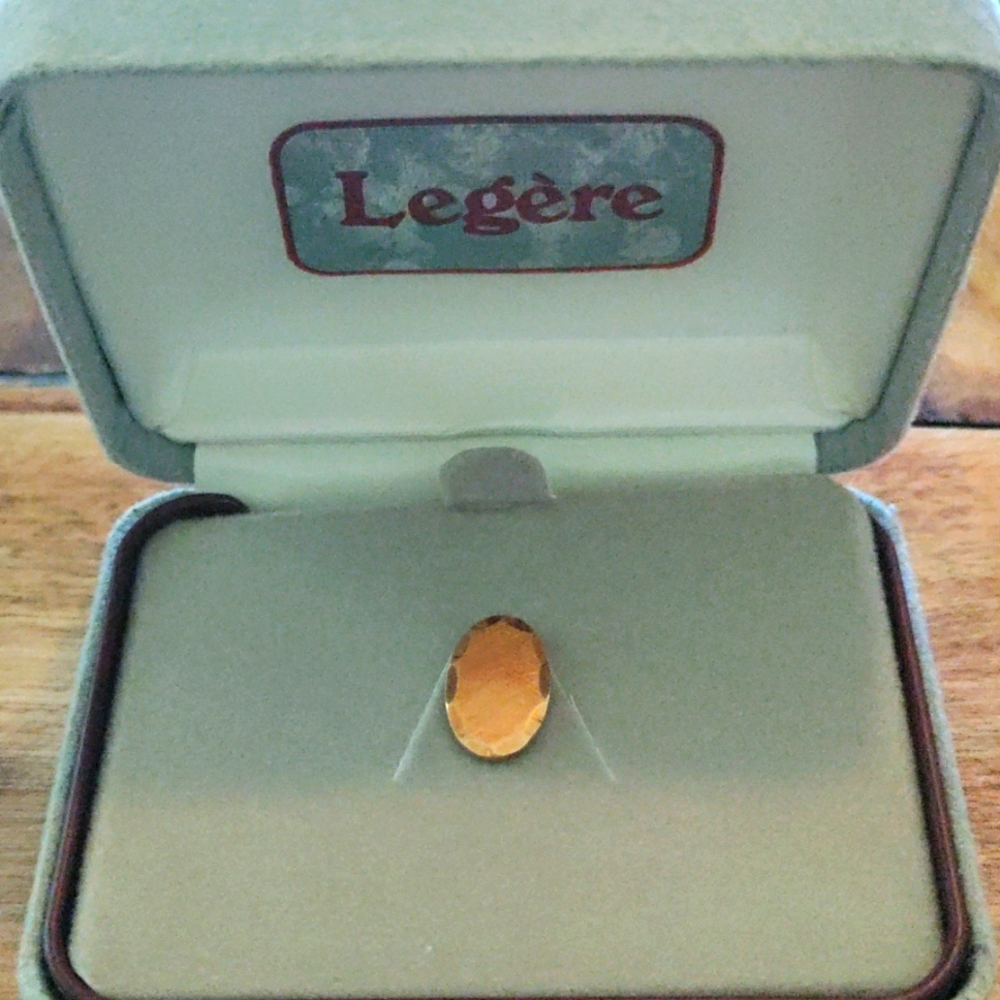 Legere men's gold plated tie pin.